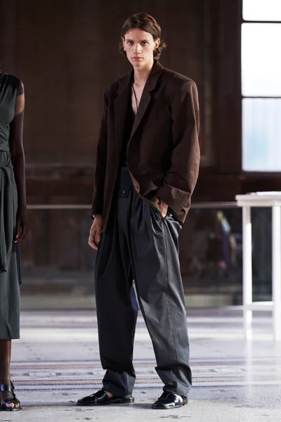 Look 27